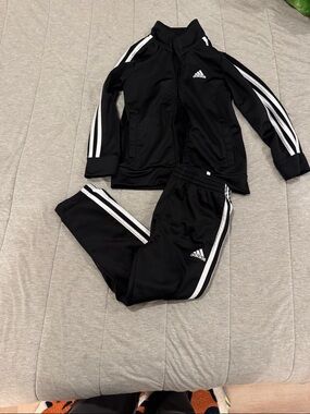 Adidas toddler boys track suit size 5